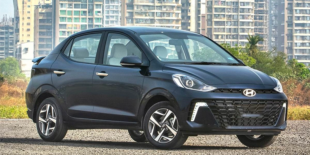Drive the Hyundai Aura & experience its spacious design, streamlined profile, for urban commuting.