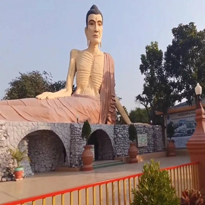 Discover Delhi Gate, a must-see site on the Golden Triangle tour, rich in history and culture