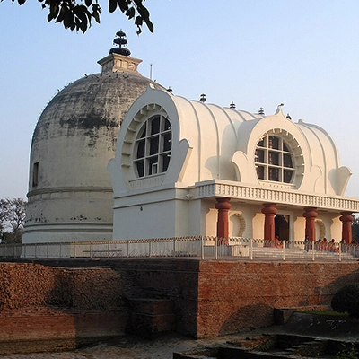 Visit Agra’s Taj Mahal, a symbol of eternal love, on your unforgettable planned tour from Cochin